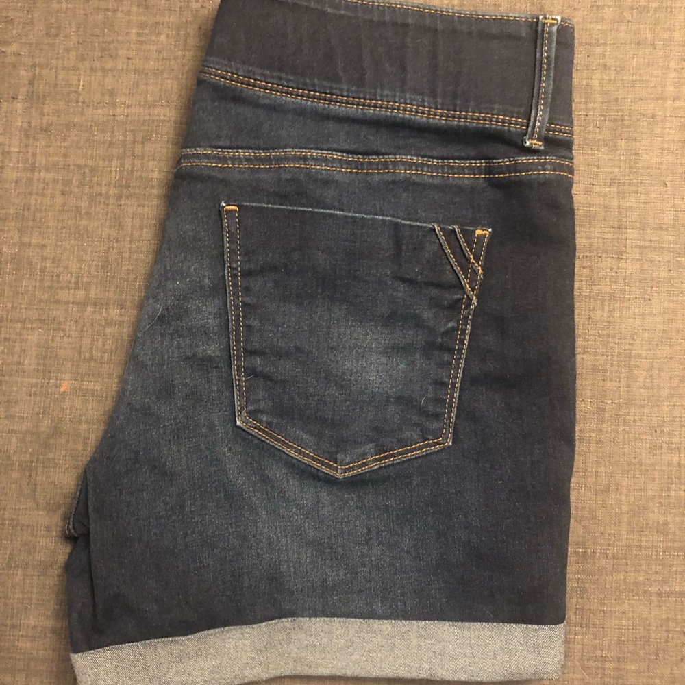 APT. 9 Denim Stretch Jean Shorts: Size 16